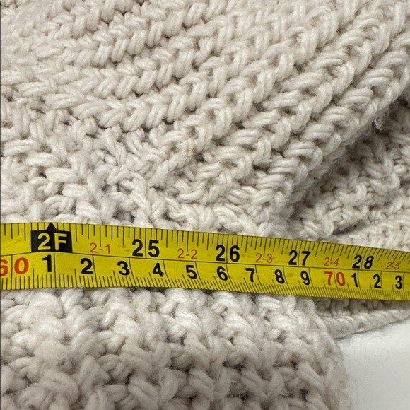 H&M Cream Knit Turtleneck Sweater XXL Oversized 27” pit-to-pit unstretched. - Picture 7 of 7